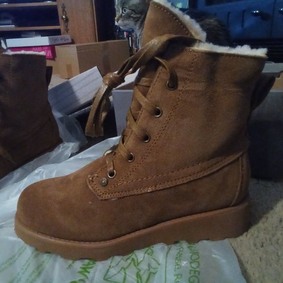Bearpaw - Krista, Youth size 4 in Hickory - Picture 1 of 12